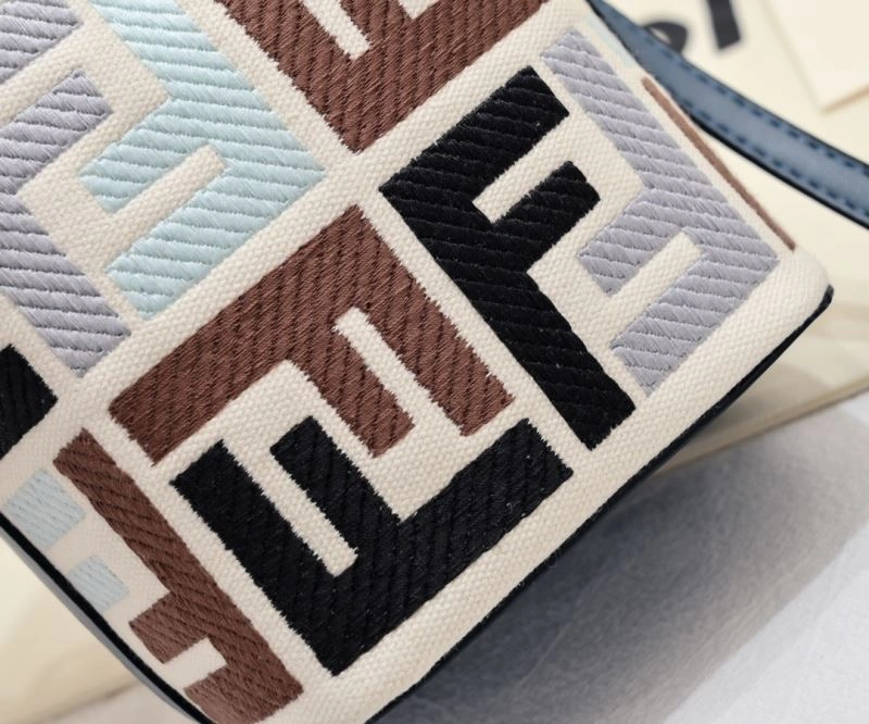 Supportive Fendi Bucket Bags 85400