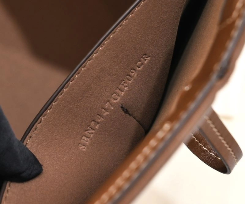 Fendi Bucket Bags Chic 85365
