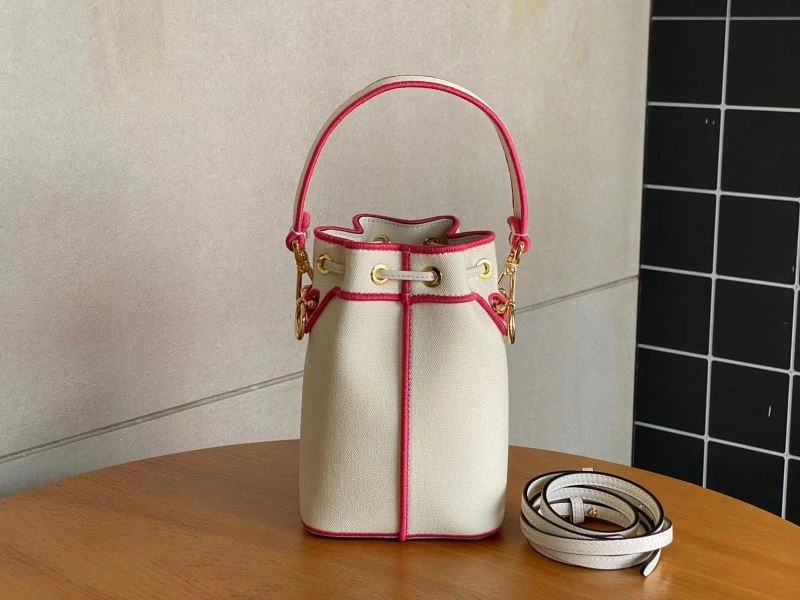 Fendi Bucket Bags Comfortable 78286