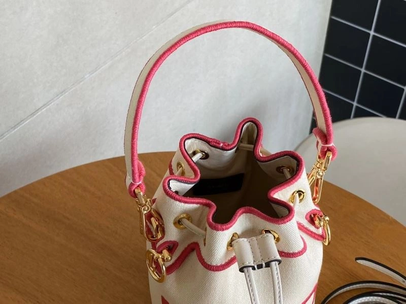 Fendi Bucket Bags Comfortable 78286