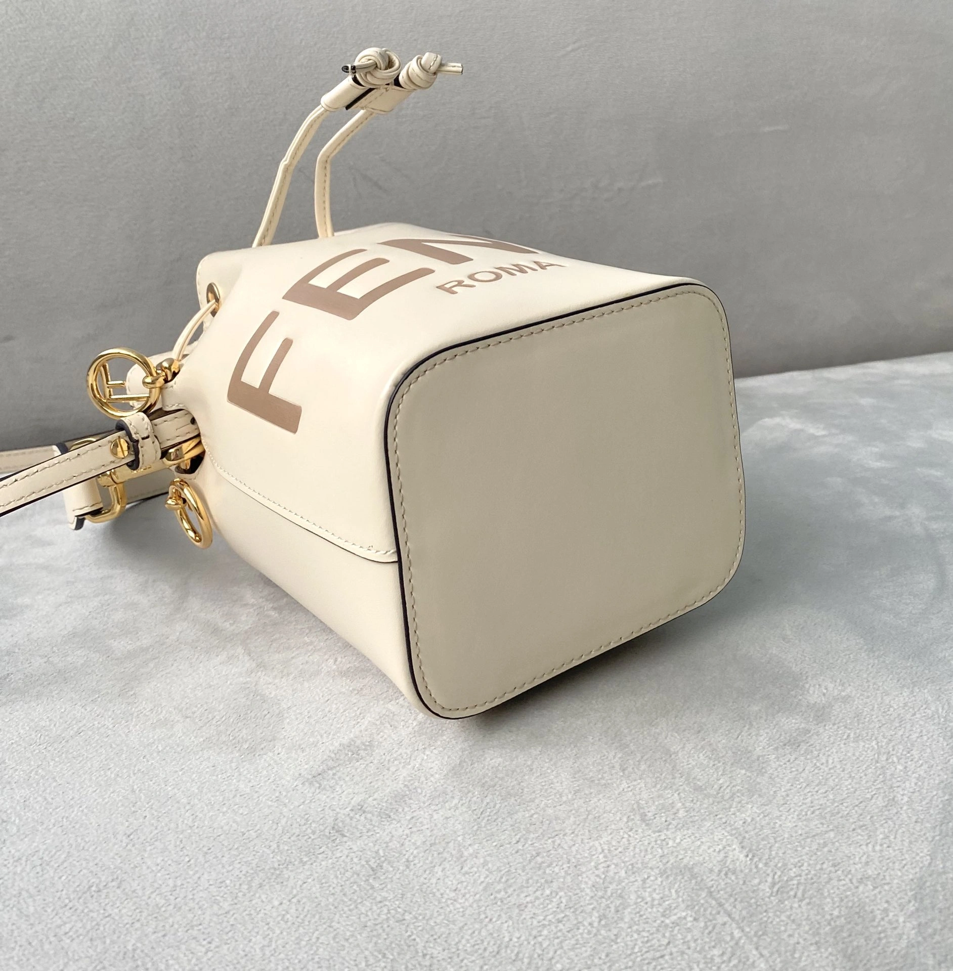 Thermal Fendi Bucket Bags 76847