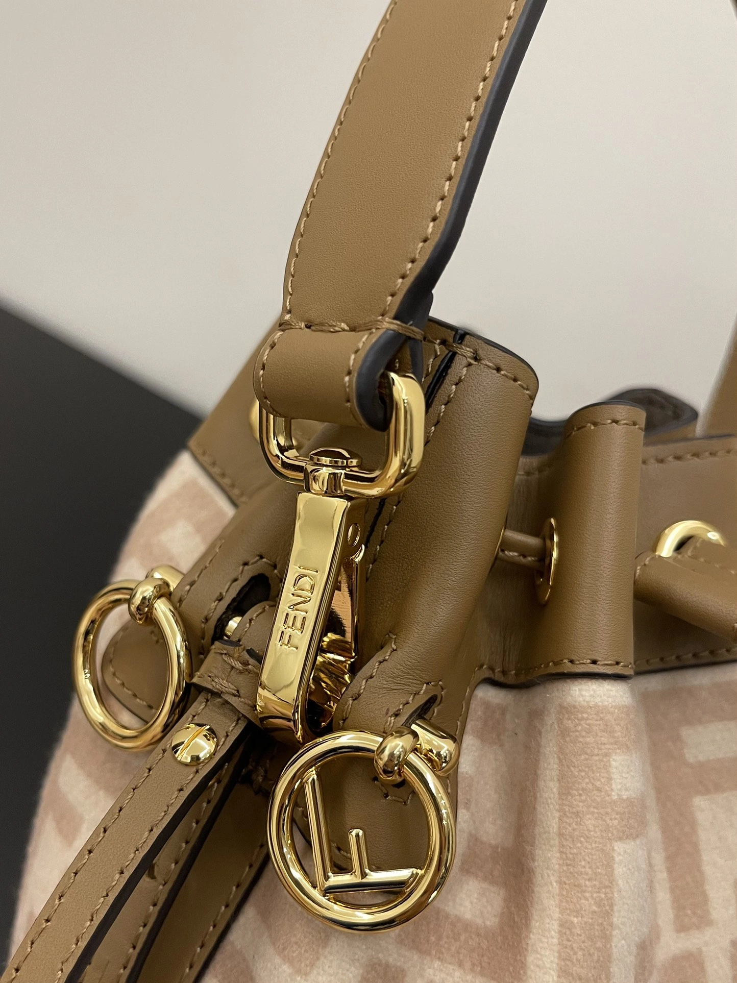 FashionForward Fendi Bucket Bags 76835