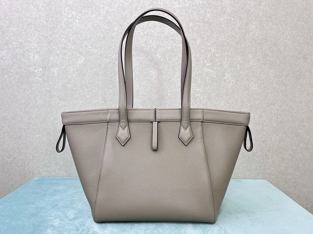 Effortless Fendi Bucket Bags 76827