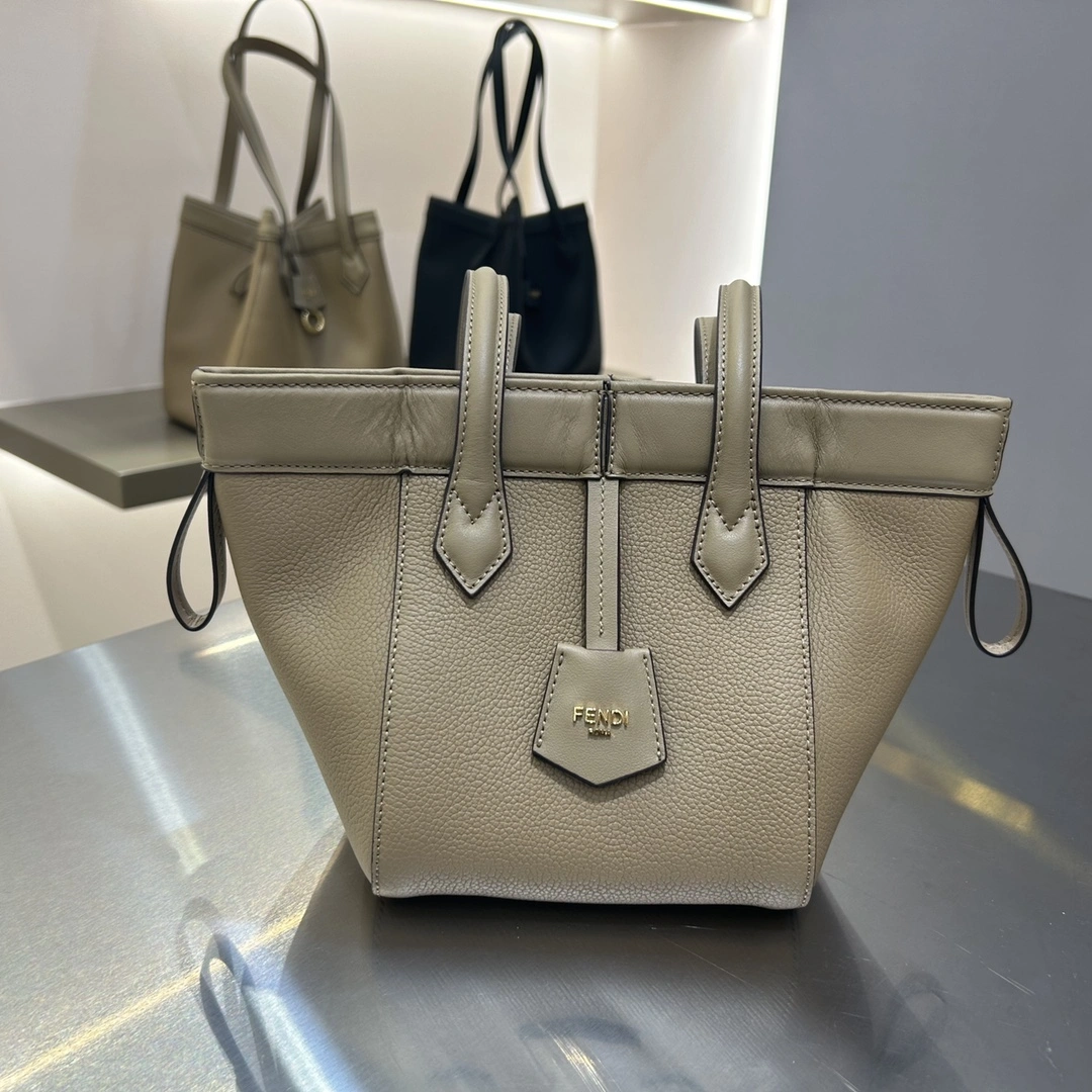 Trendsetting Fendi Bucket Bags 76829