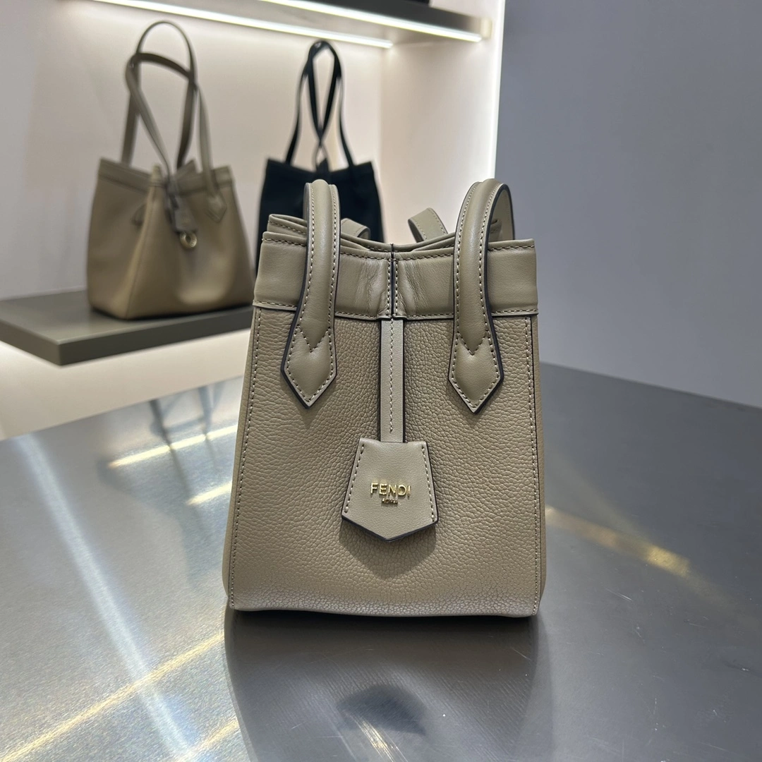 Trendsetting Fendi Bucket Bags 76829