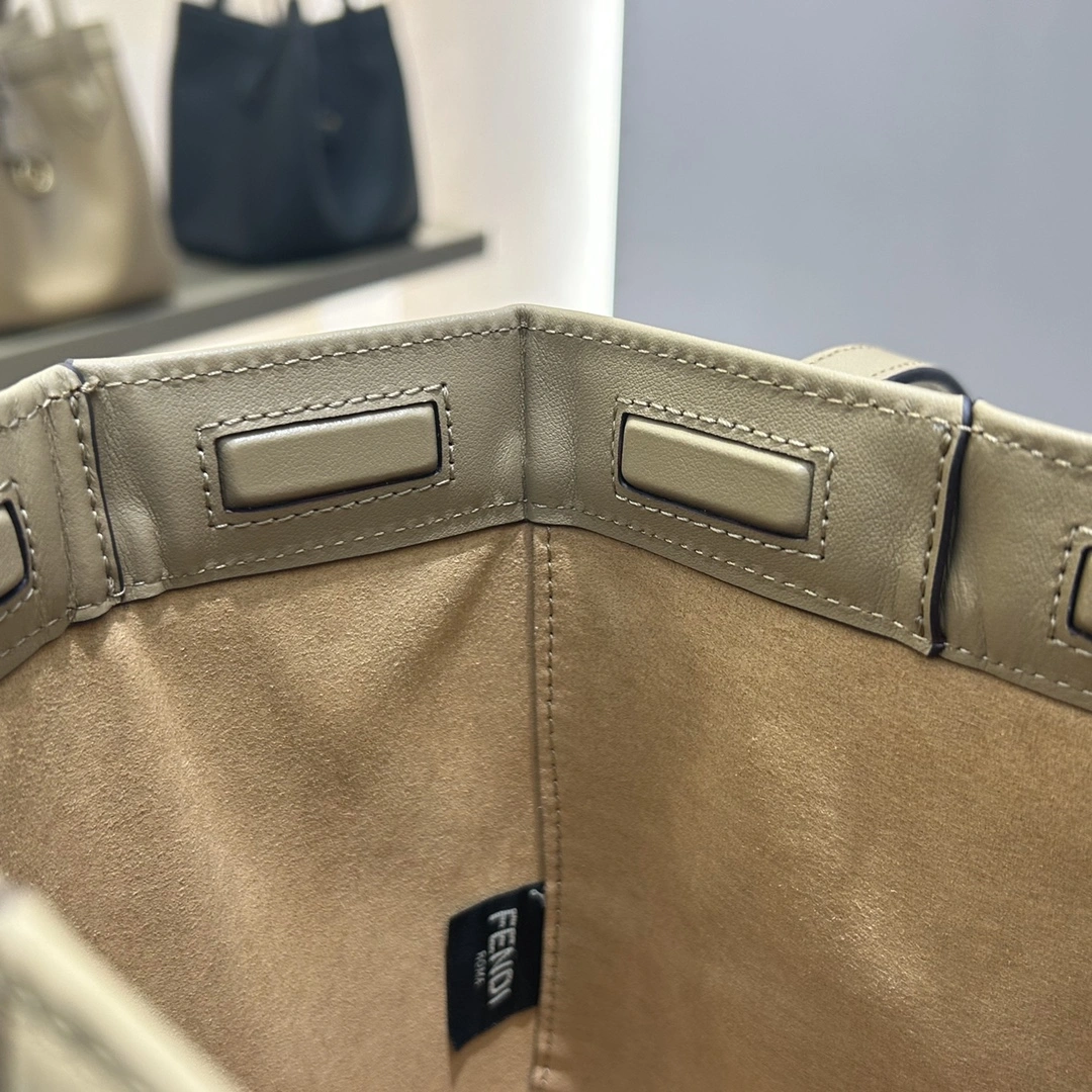 Trendsetting Fendi Bucket Bags 76829
