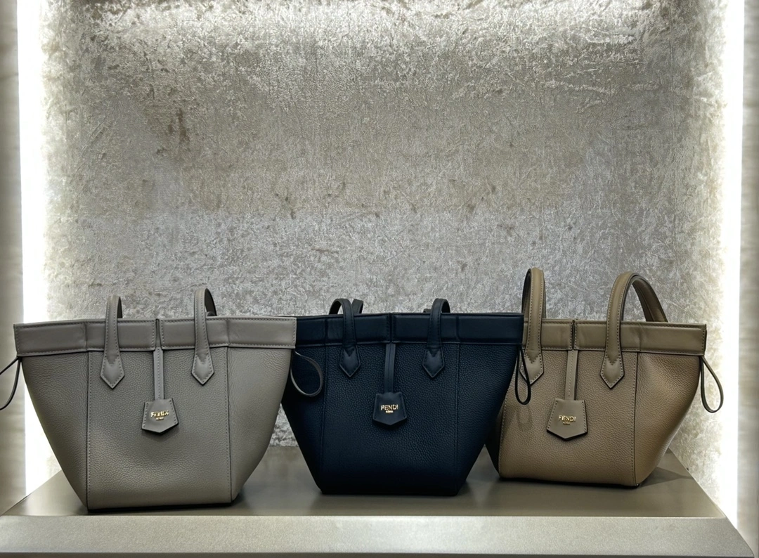 Trendsetting Fendi Bucket Bags 76829
