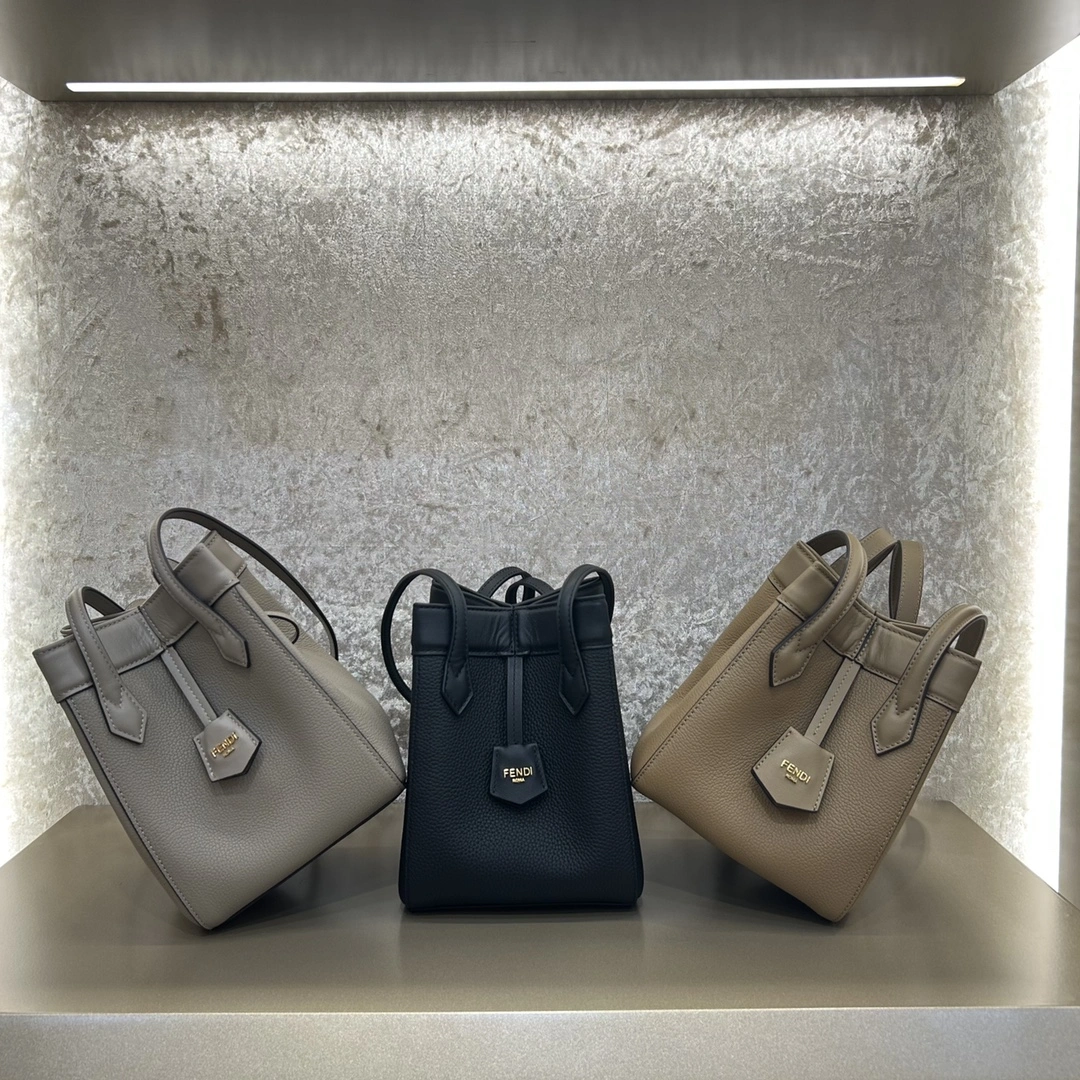 Trendsetting Fendi Bucket Bags 76829