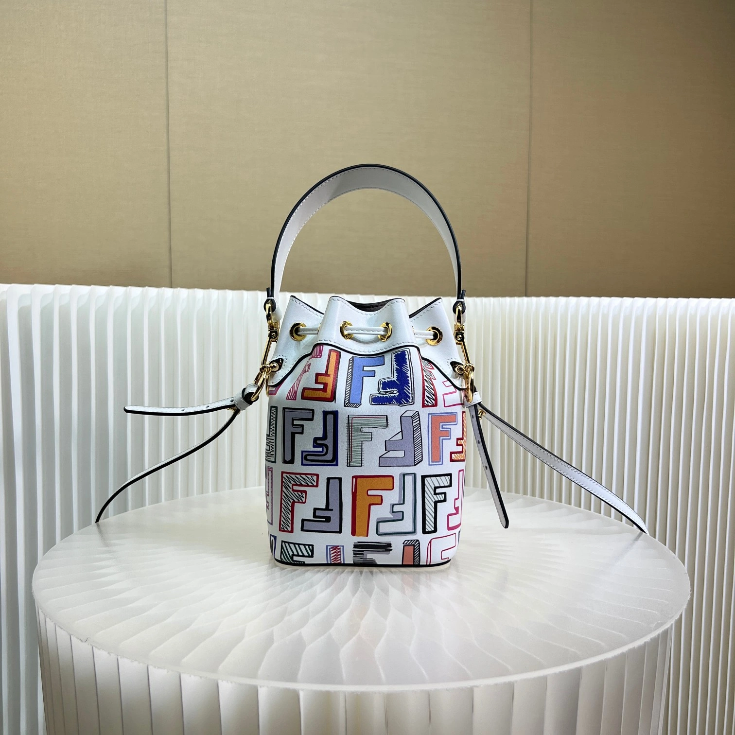 WrinkleFree Fendi Bucket Bags 76840
