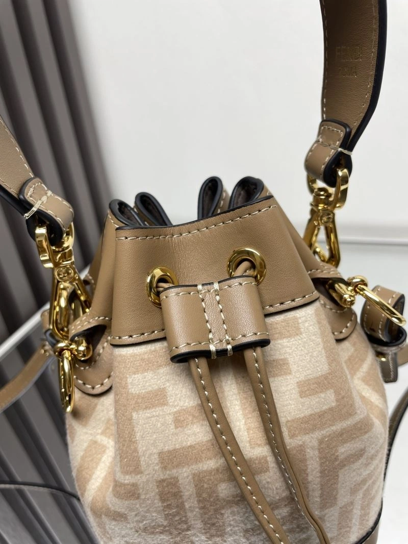 Supportive Fendi Bucket Bags 72939