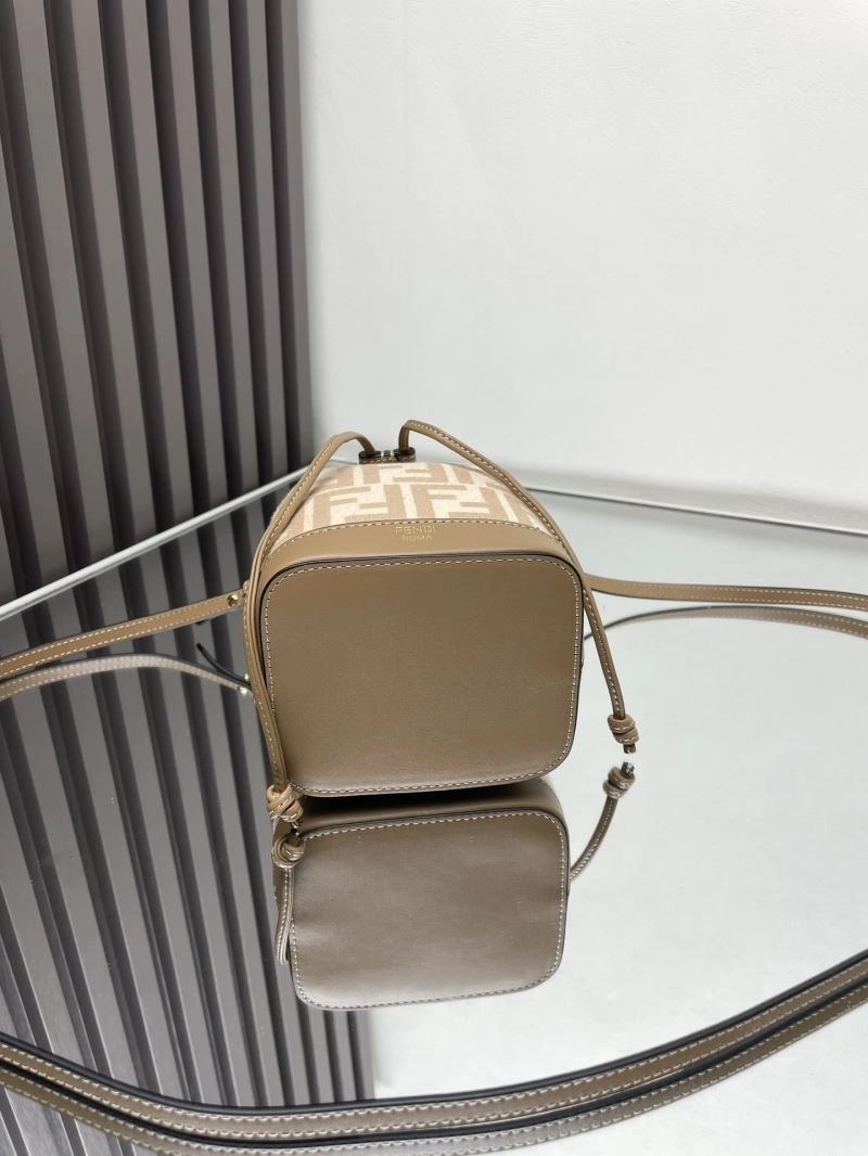 Supportive Fendi Bucket Bags 72939