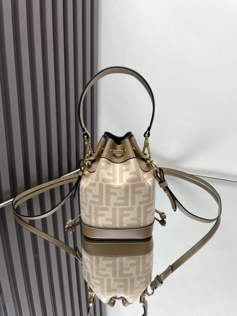 Supportive Fendi Bucket Bags 72939