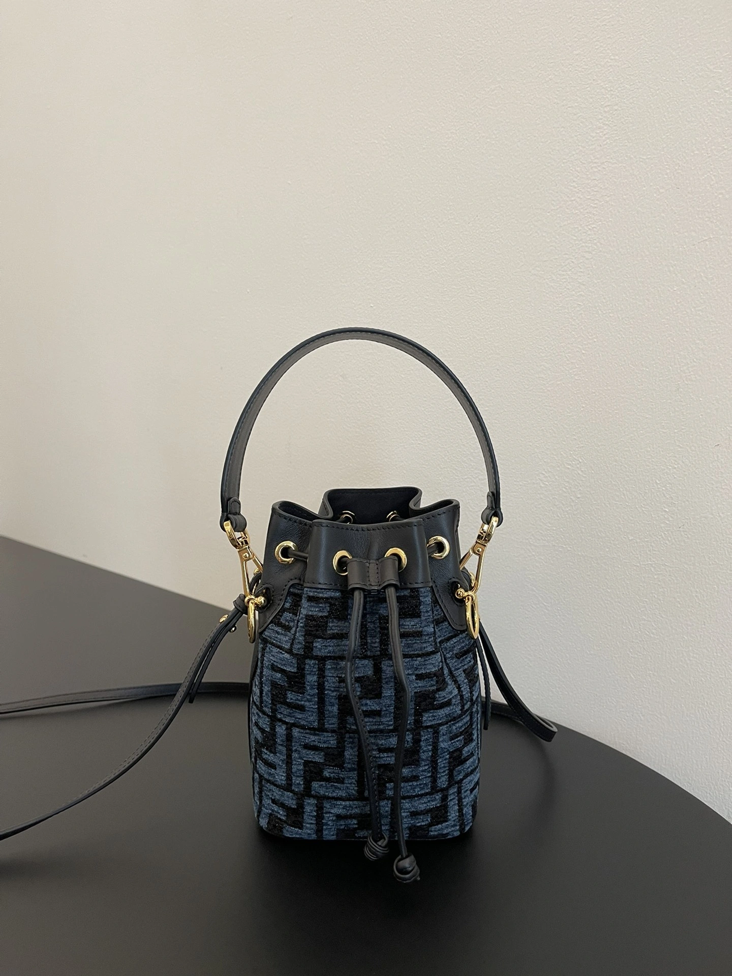 Fendi Bucket Bags Sophisticated 69916
