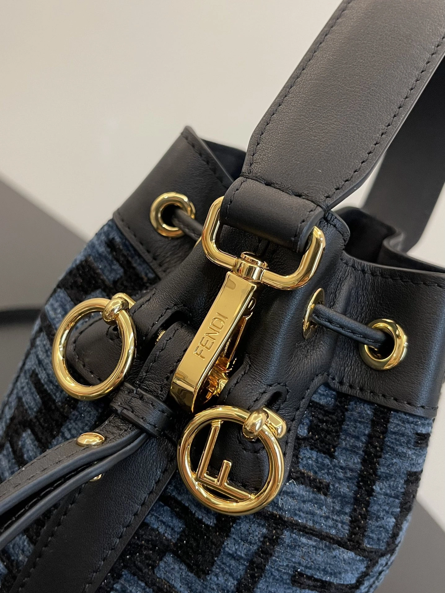 Fendi Bucket Bags Sophisticated 69916