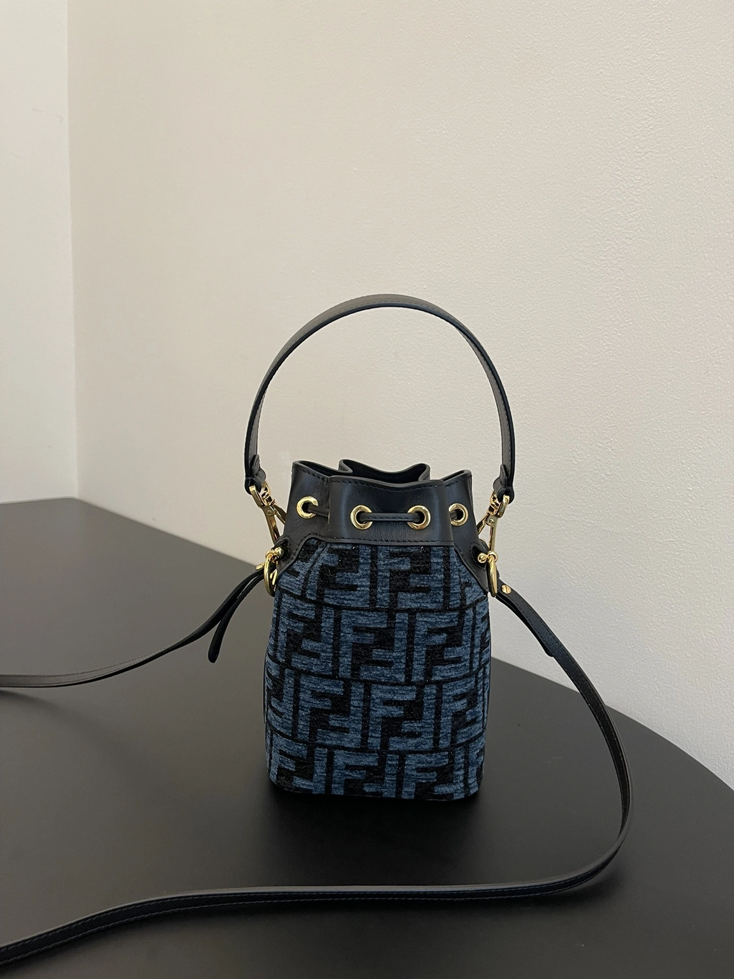 Fendi Bucket Bags Sophisticated 69916