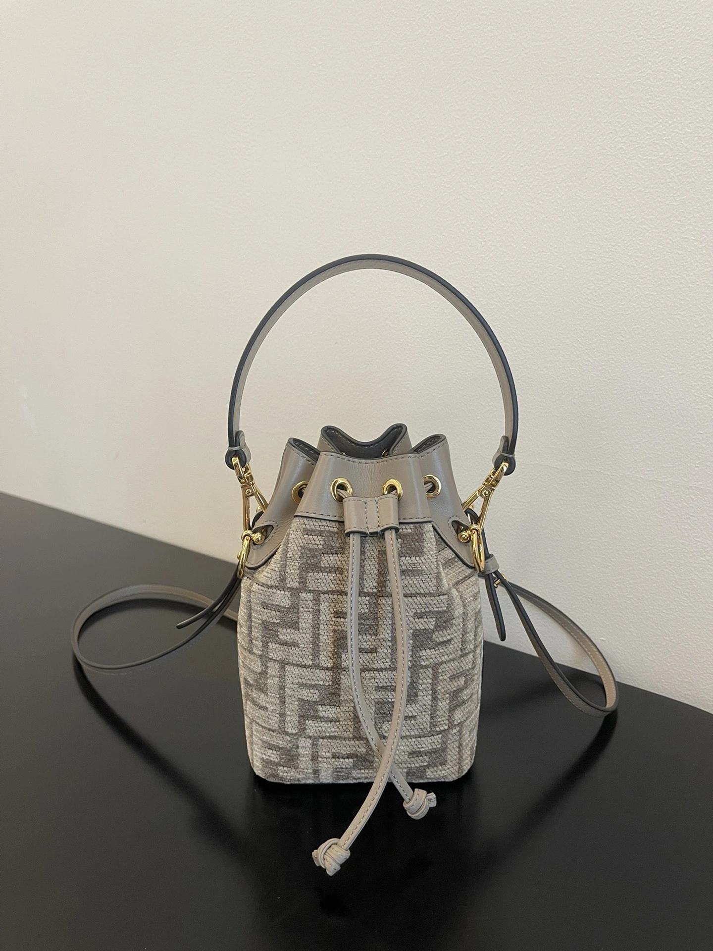 Fendi Bucket Bags Elegant 69917