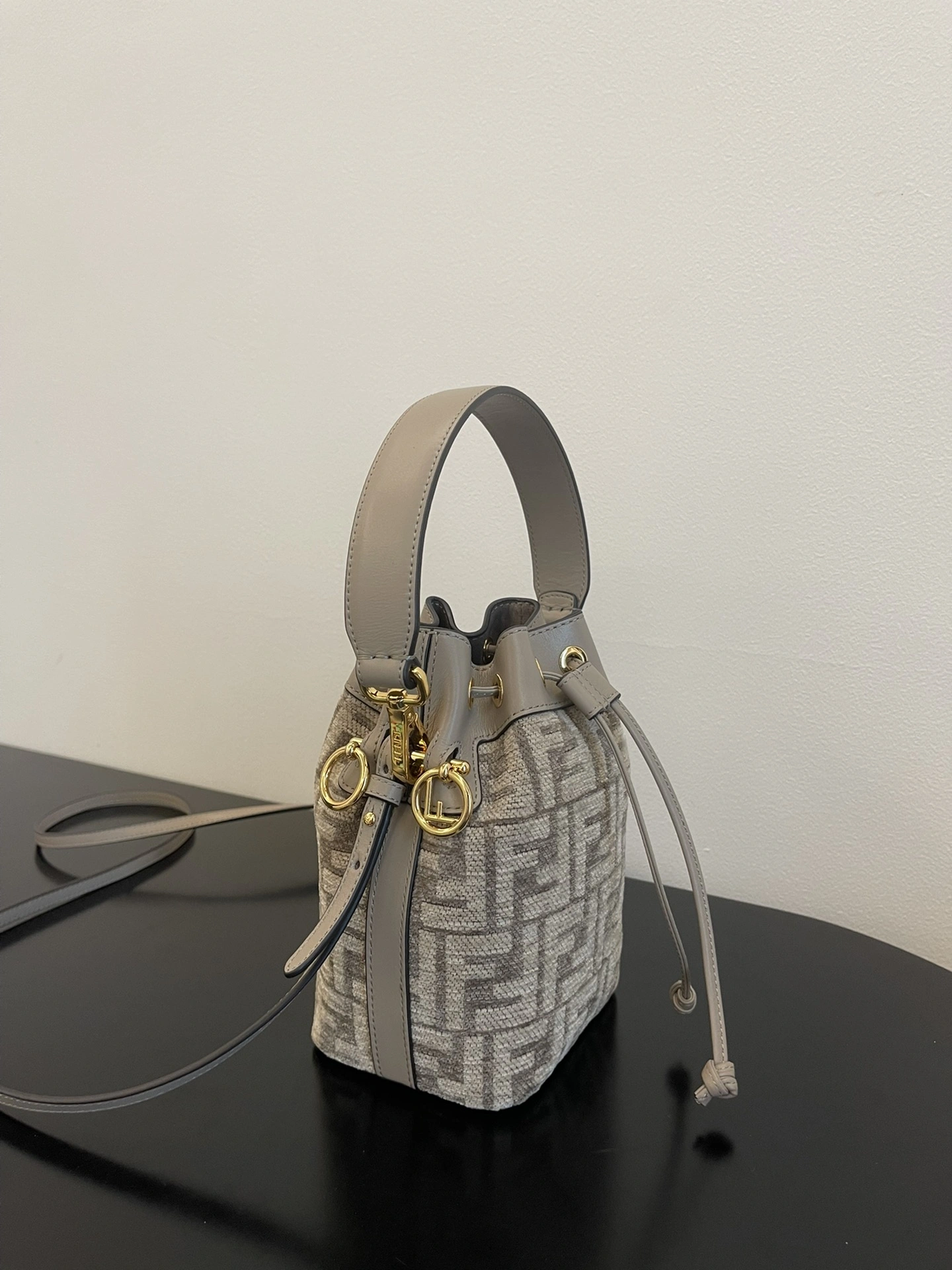 Fendi Bucket Bags Elegant 69917