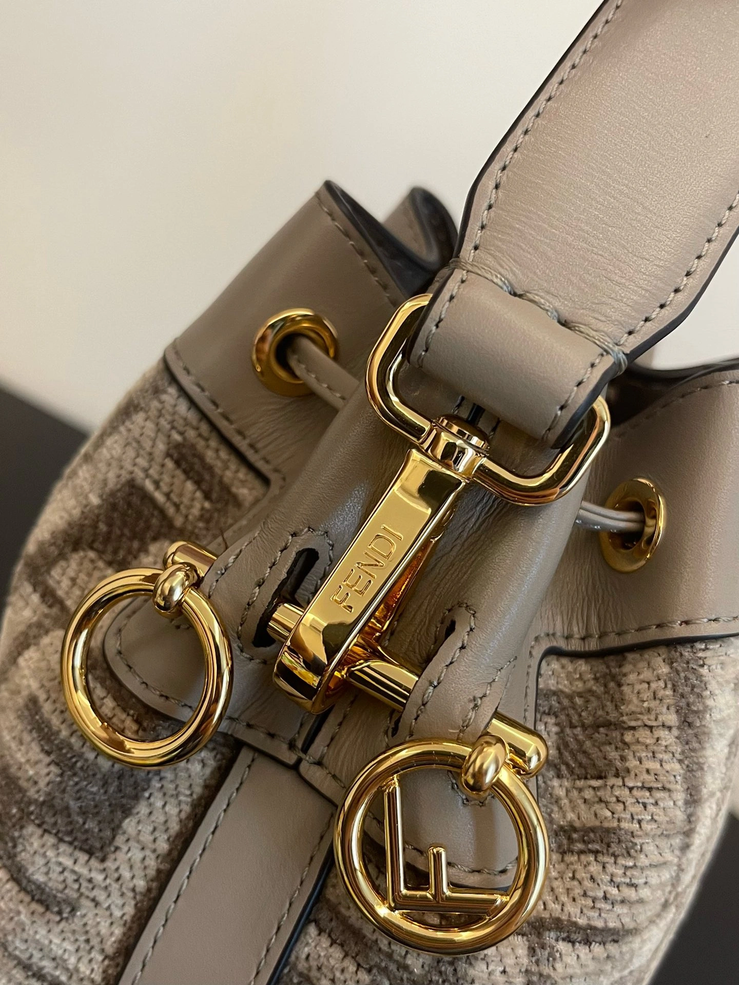 Fendi Bucket Bags Elegant 69917