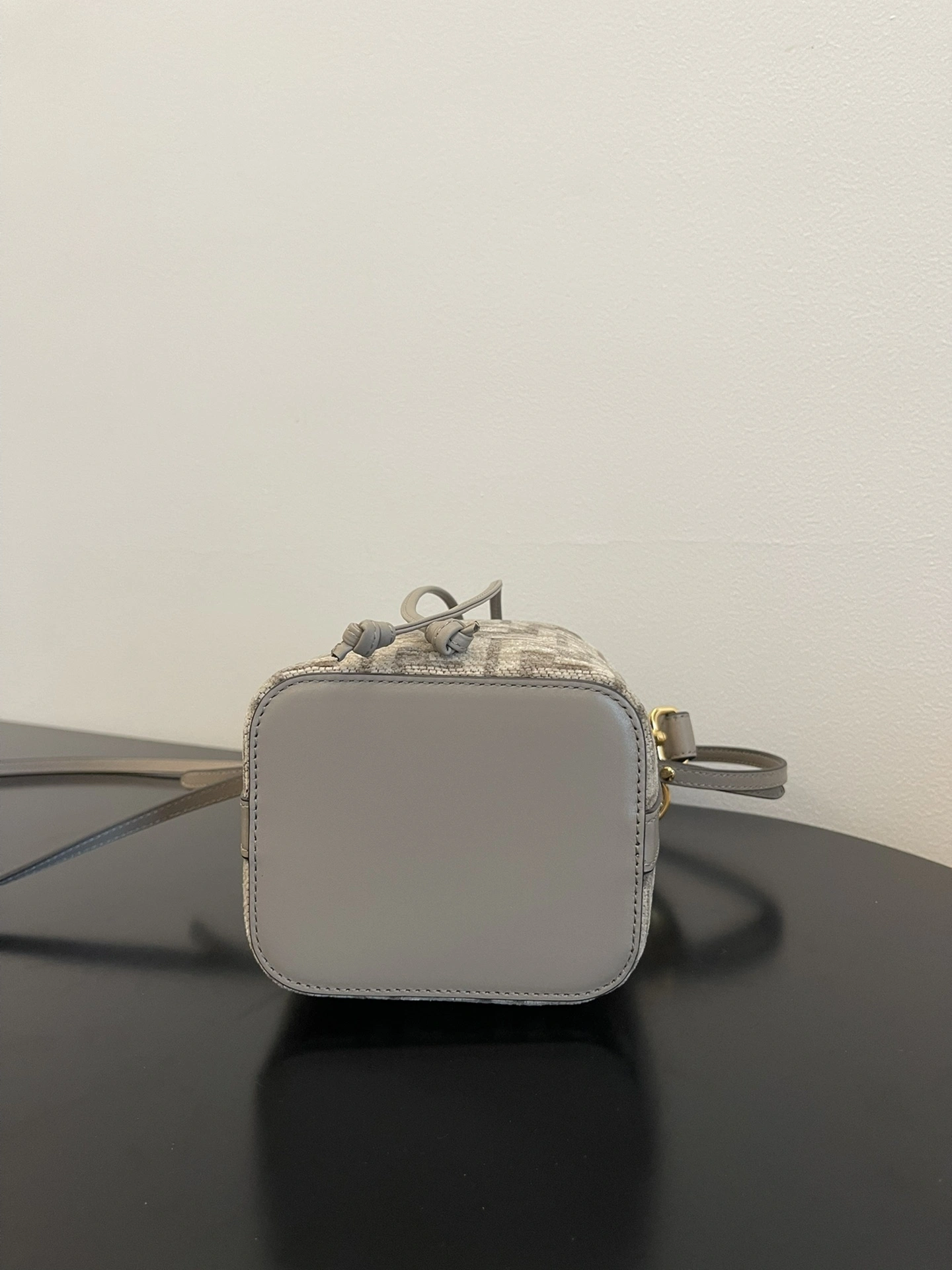 Fendi Bucket Bags Elegant 69917