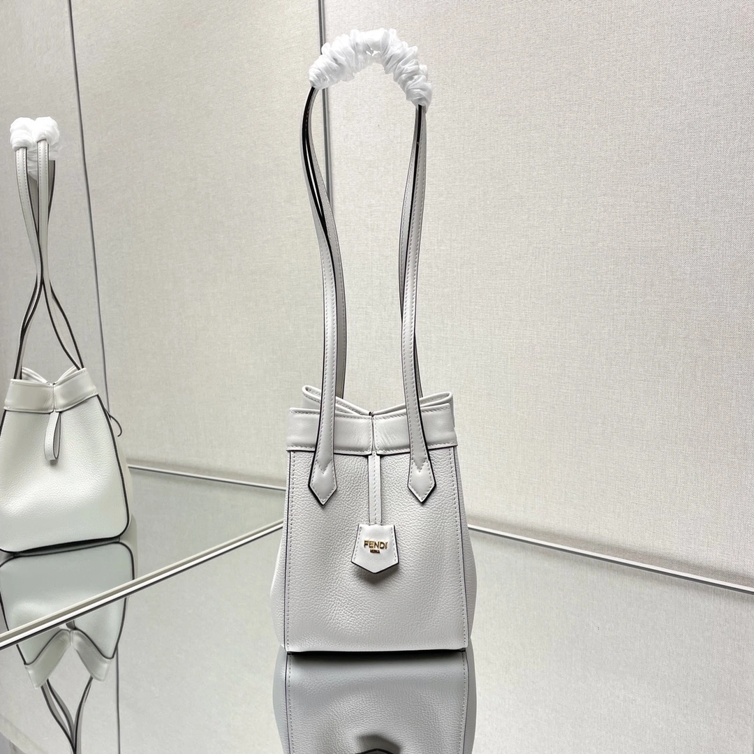 Comfortable Fendi Bucket Bags 69920