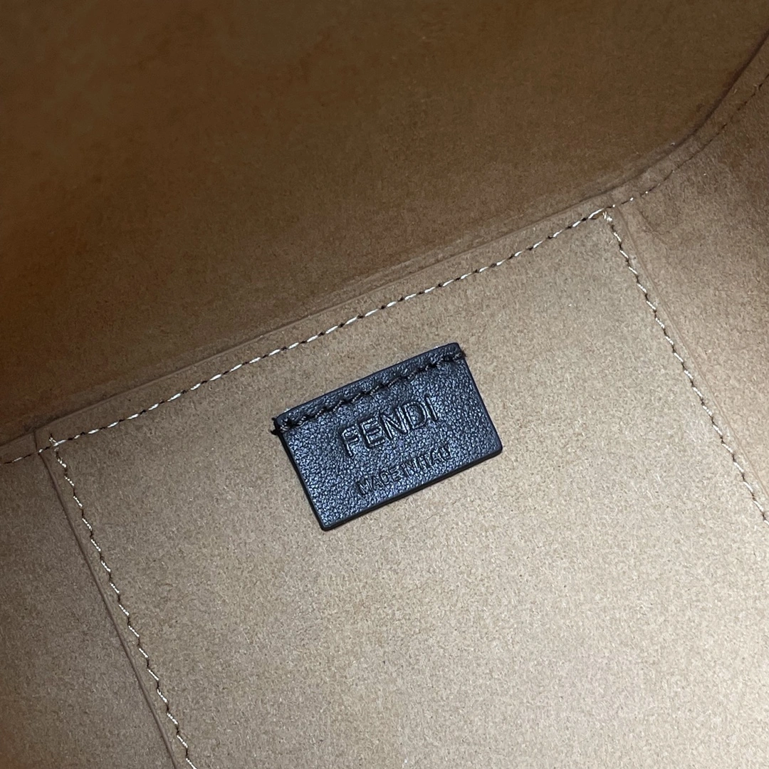 Comfortable Fendi Bucket Bags 69920