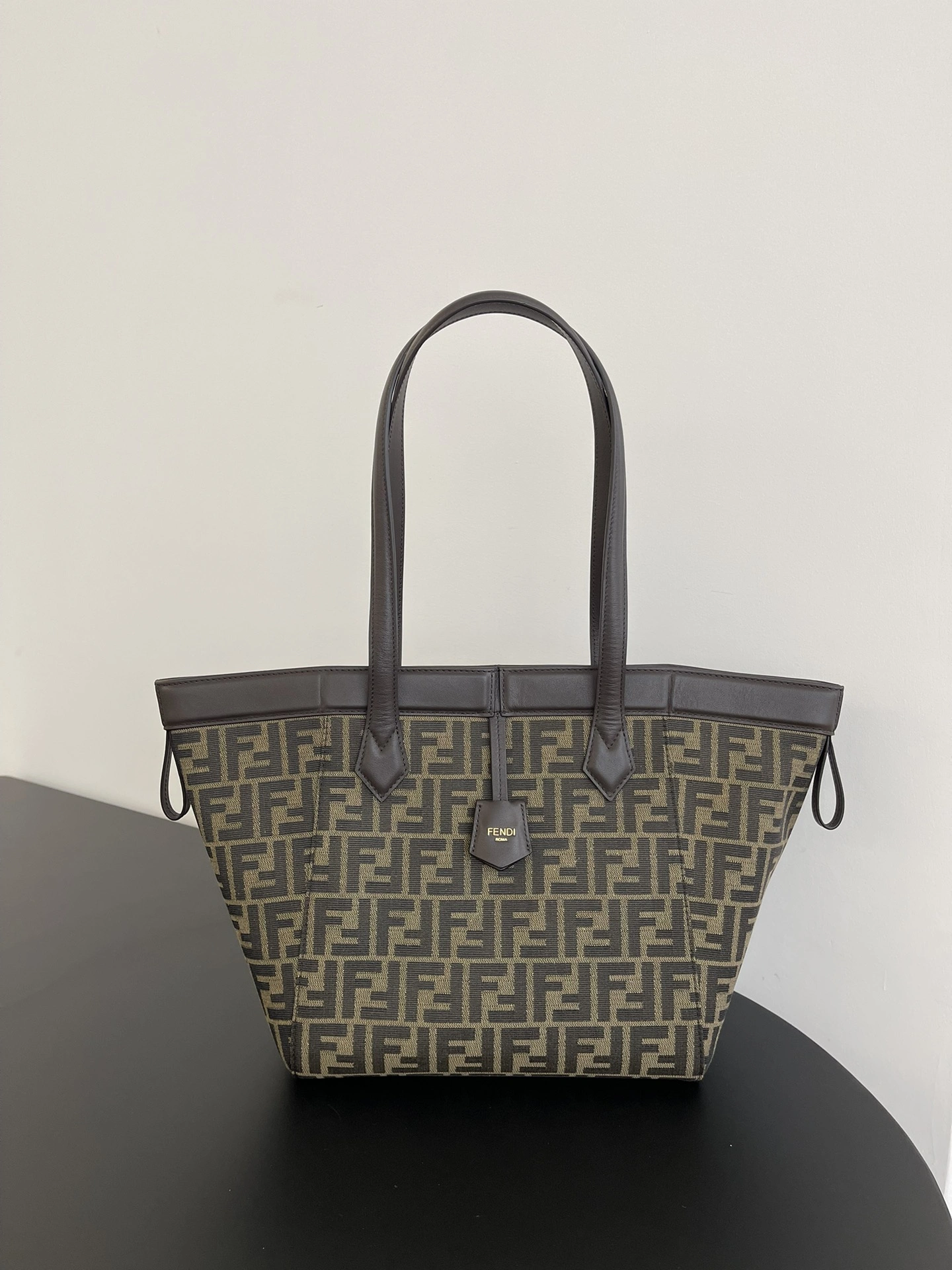 Vibrant Fendi Bucket Bags 69911