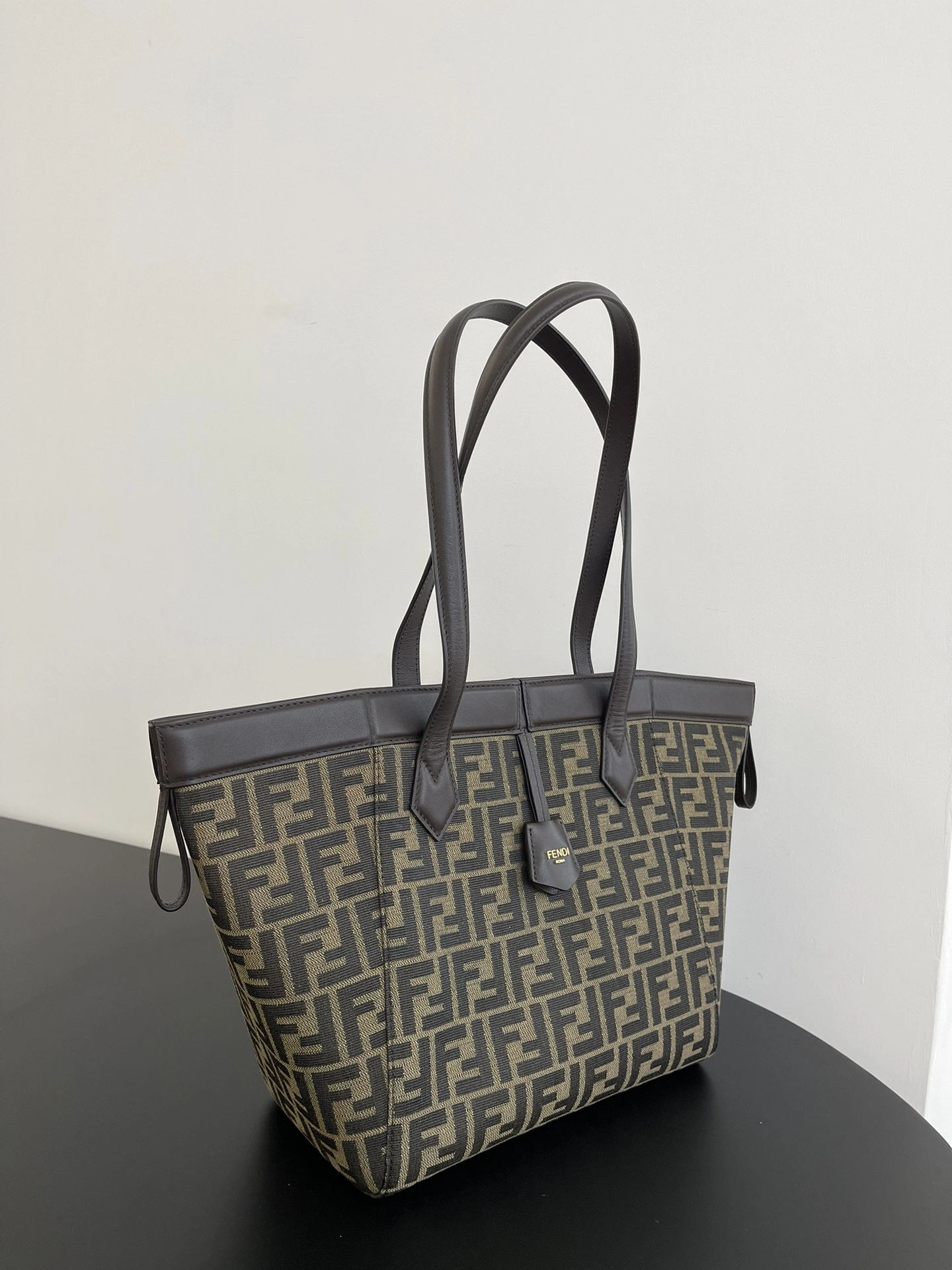 Vibrant Fendi Bucket Bags 69911