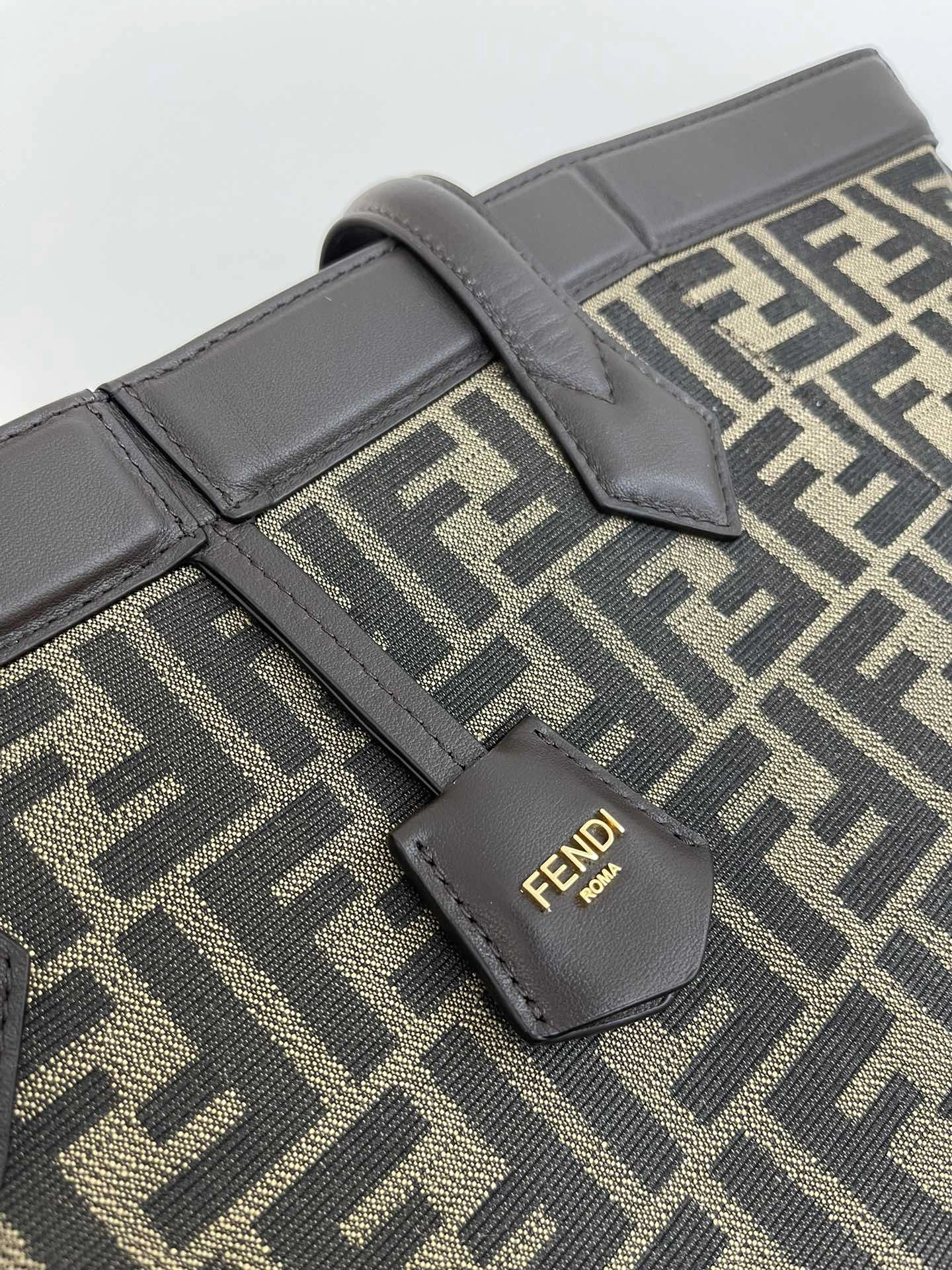 Vibrant Fendi Bucket Bags 69911