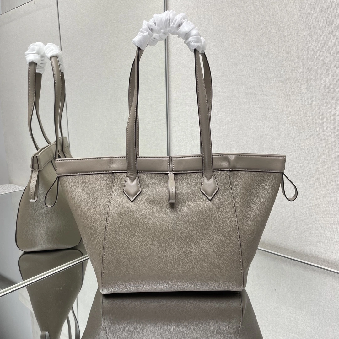 Fendi Bucket Bags Tailored 69909