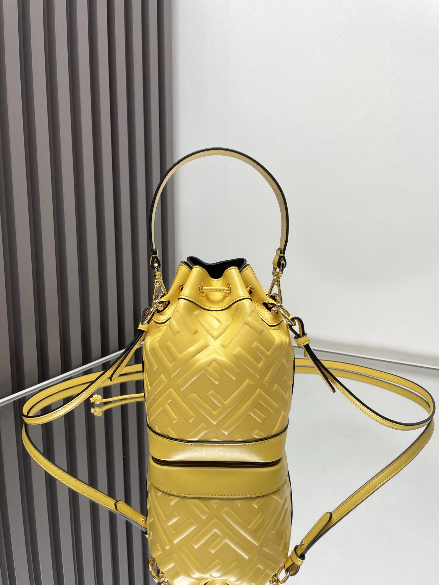 Fendi Bucket Bags Fashionable 69906