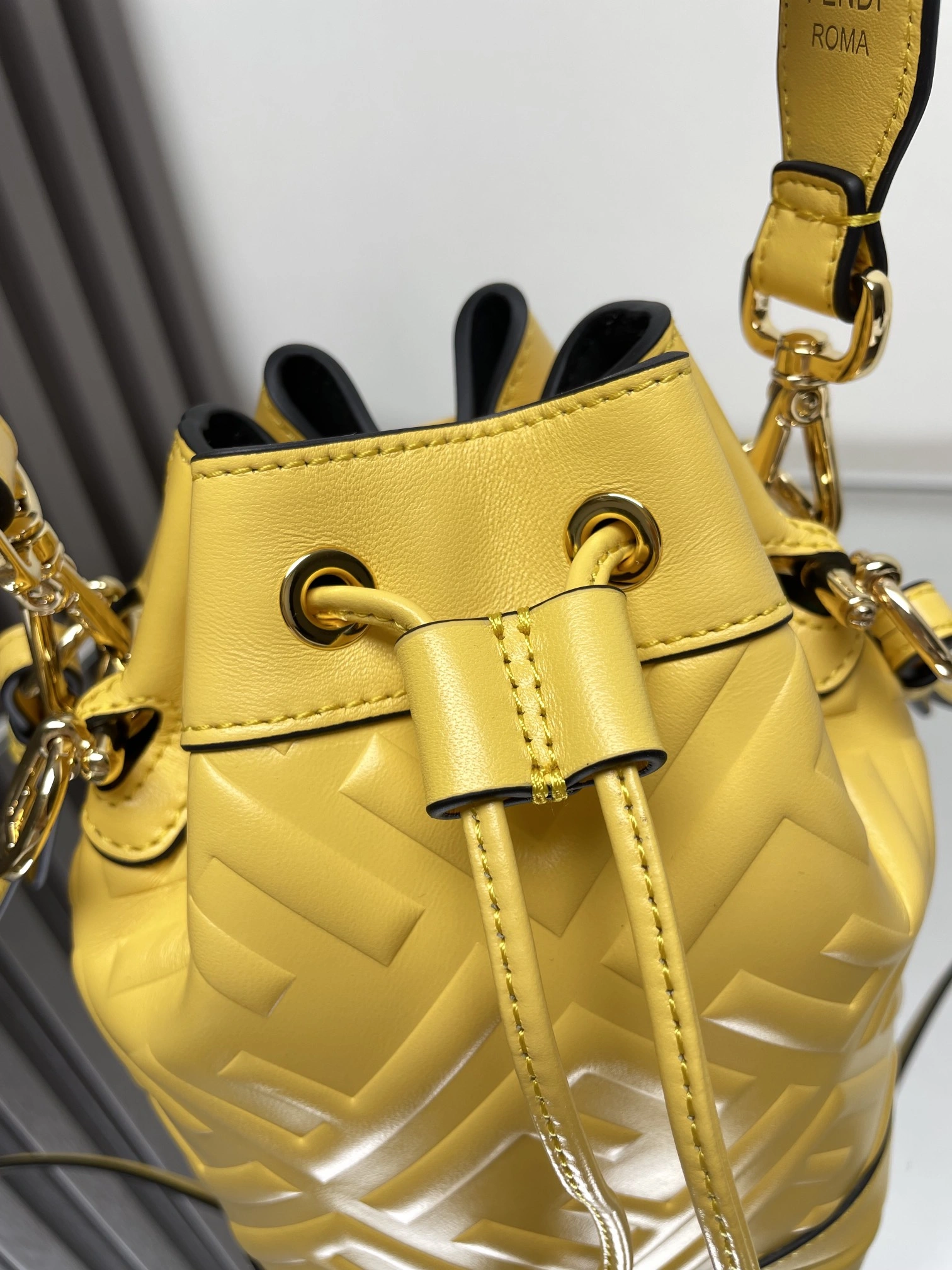 Fendi Bucket Bags Fashionable 69906
