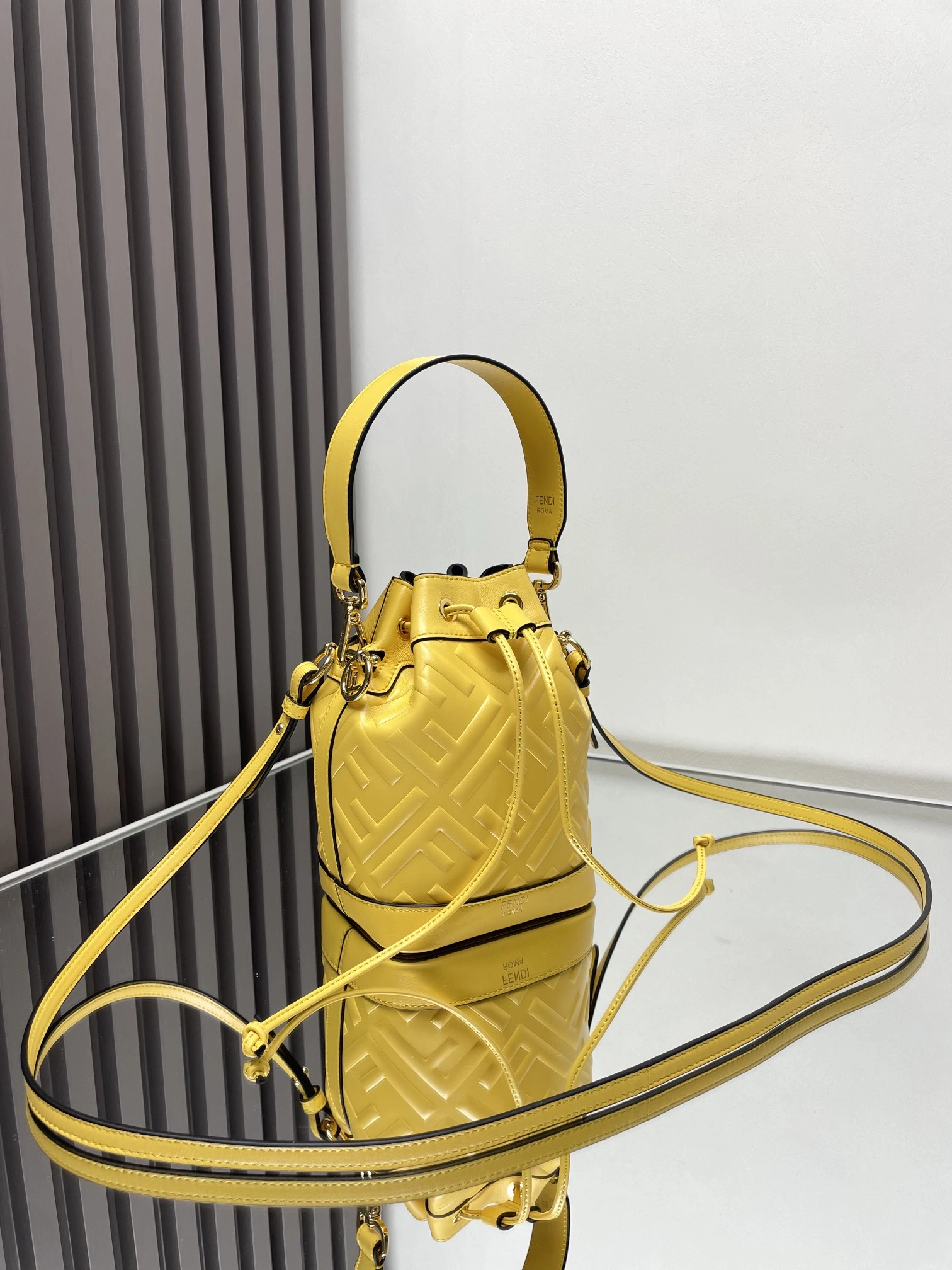 Fendi Bucket Bags Fashionable 69906