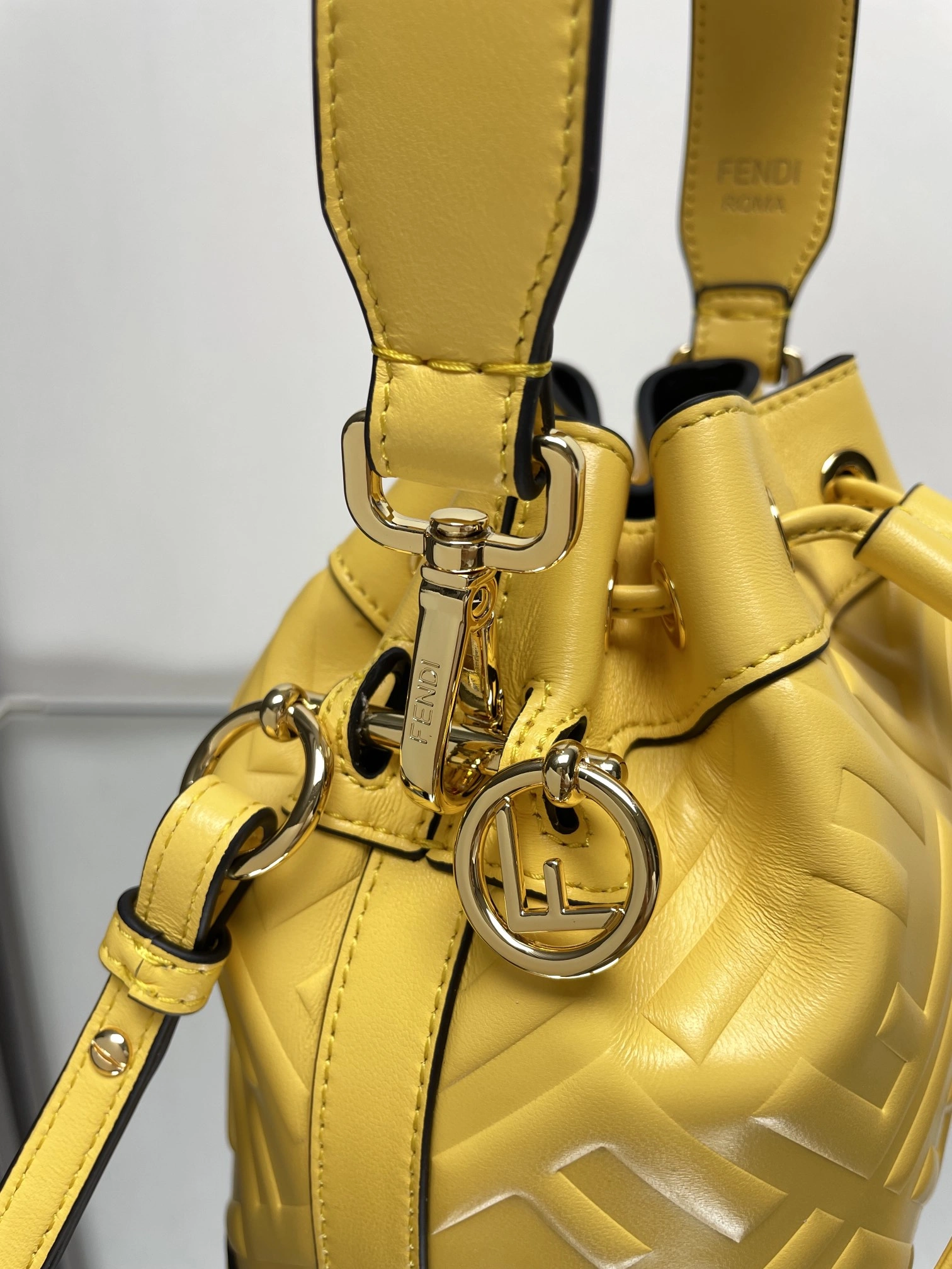 Fendi Bucket Bags Fashionable 69906