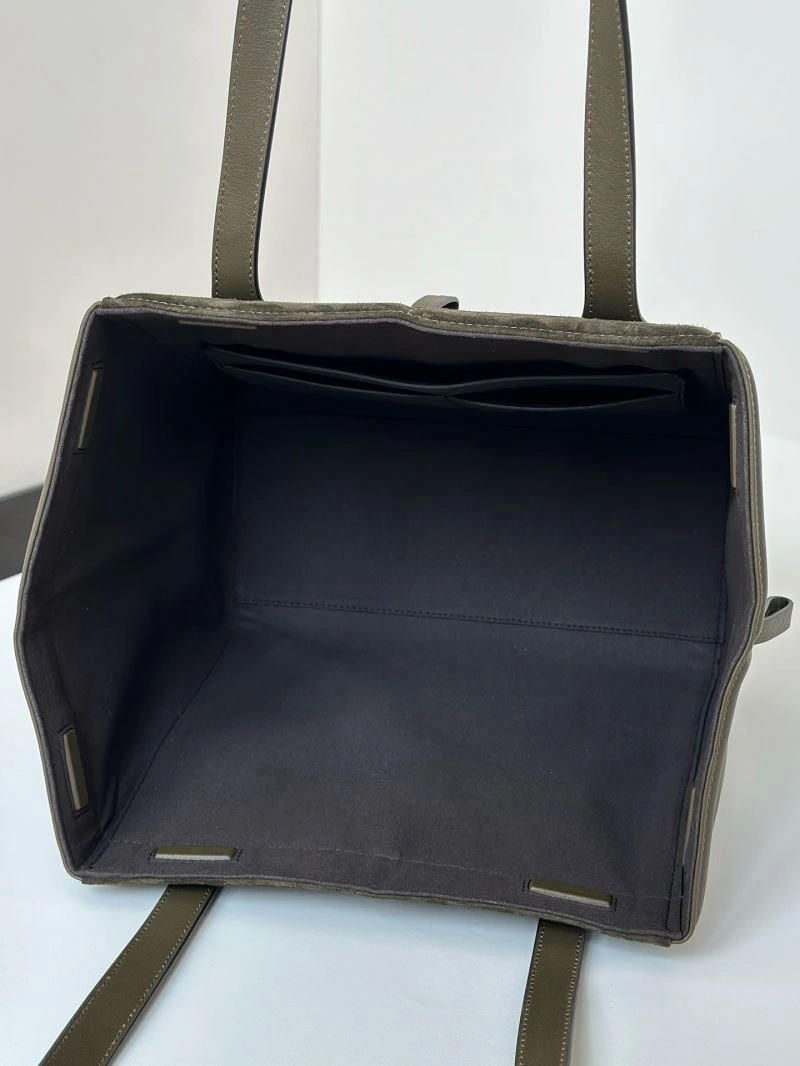 Comfortable Fendi Bucket Bags 57991