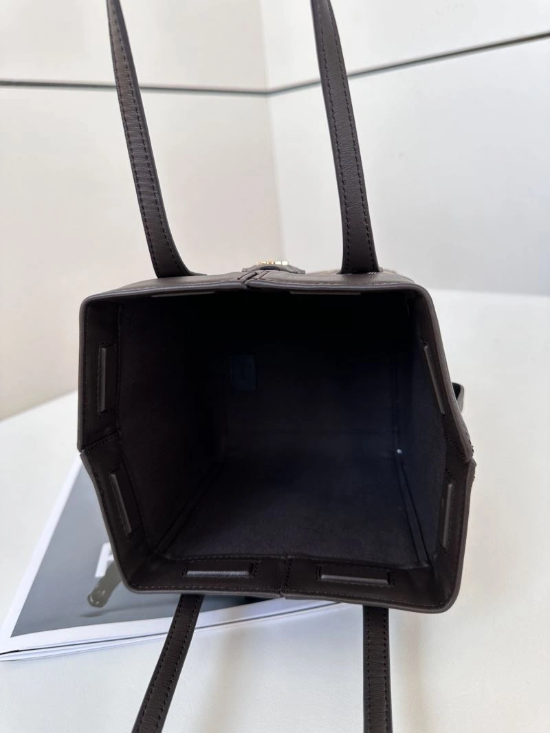 Effortless Fendi Bucket Bags 57966