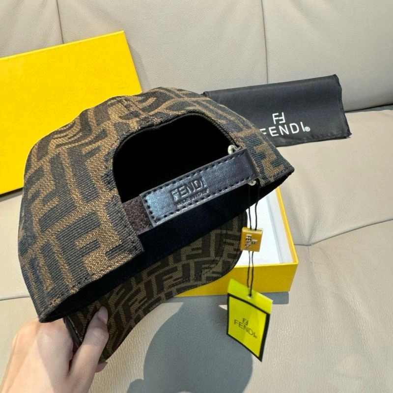 Fendi Caps Versatile 261412