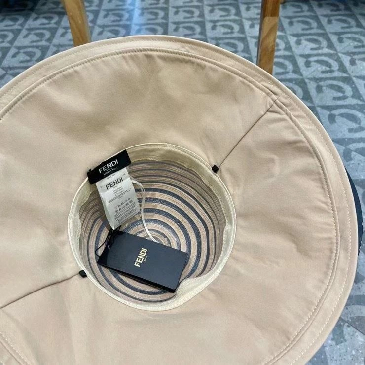 Fendi Caps UrbanStyle 258962