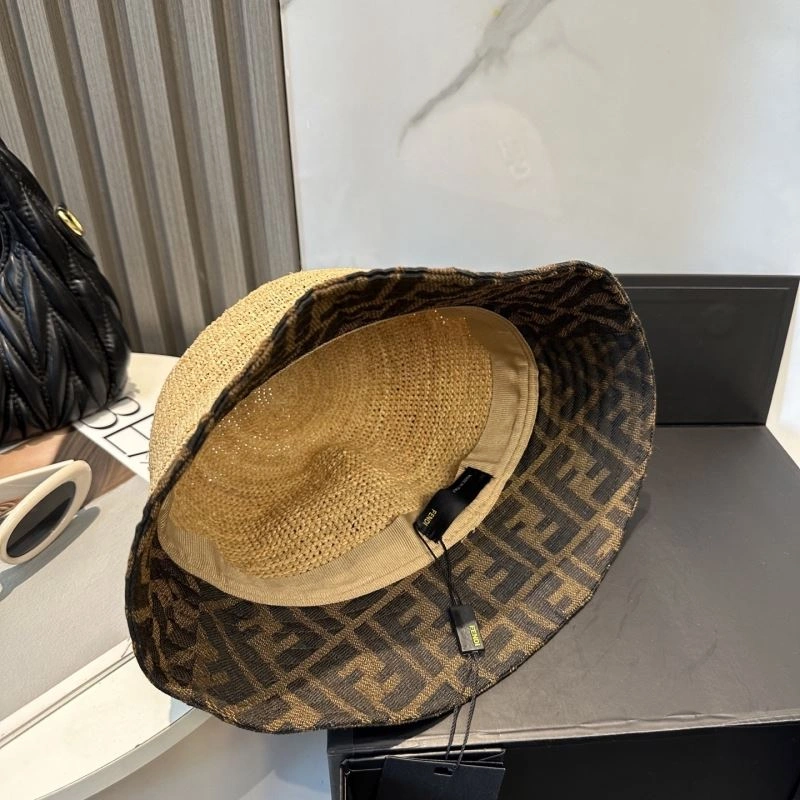 Fendi Caps Versatile 258923