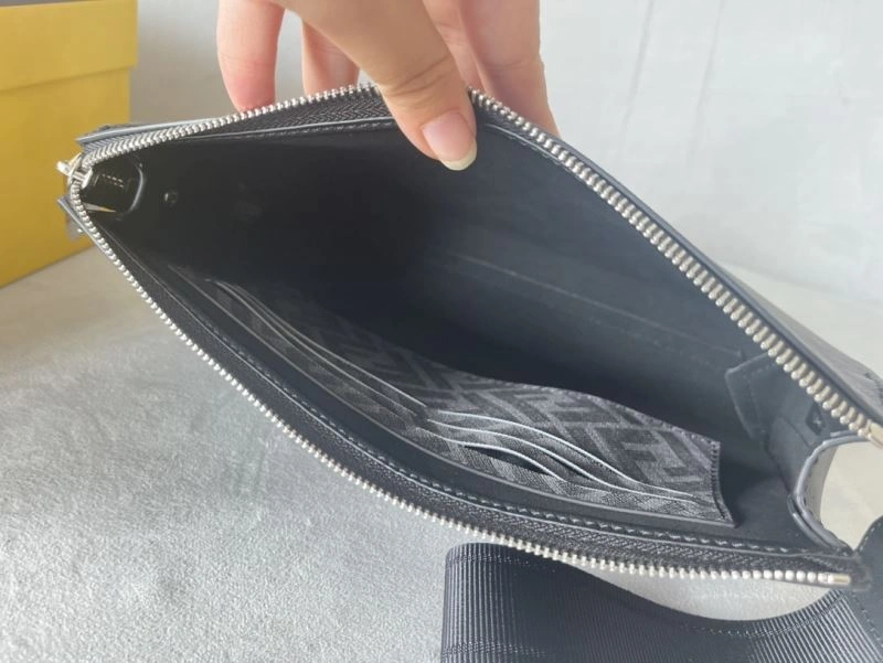 Snug Fendi Clutch Bags 72921