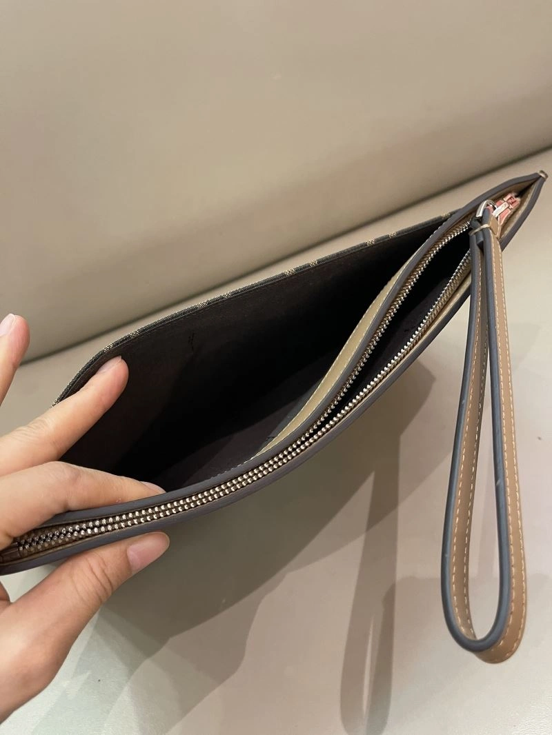 RelaxedFit Fendi Clutch Bags 58013