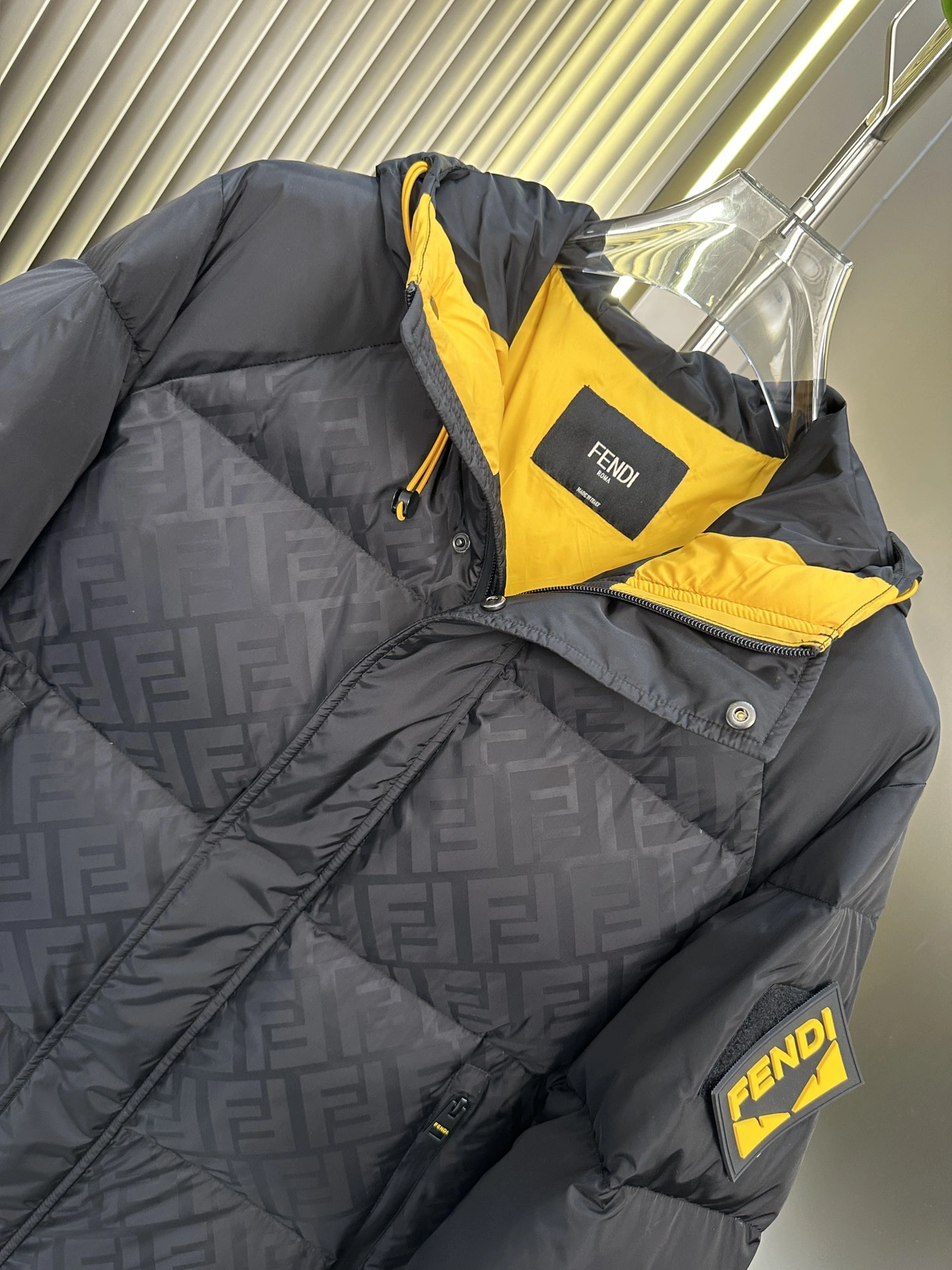 AllSeason Fendi Down Jackets 123490