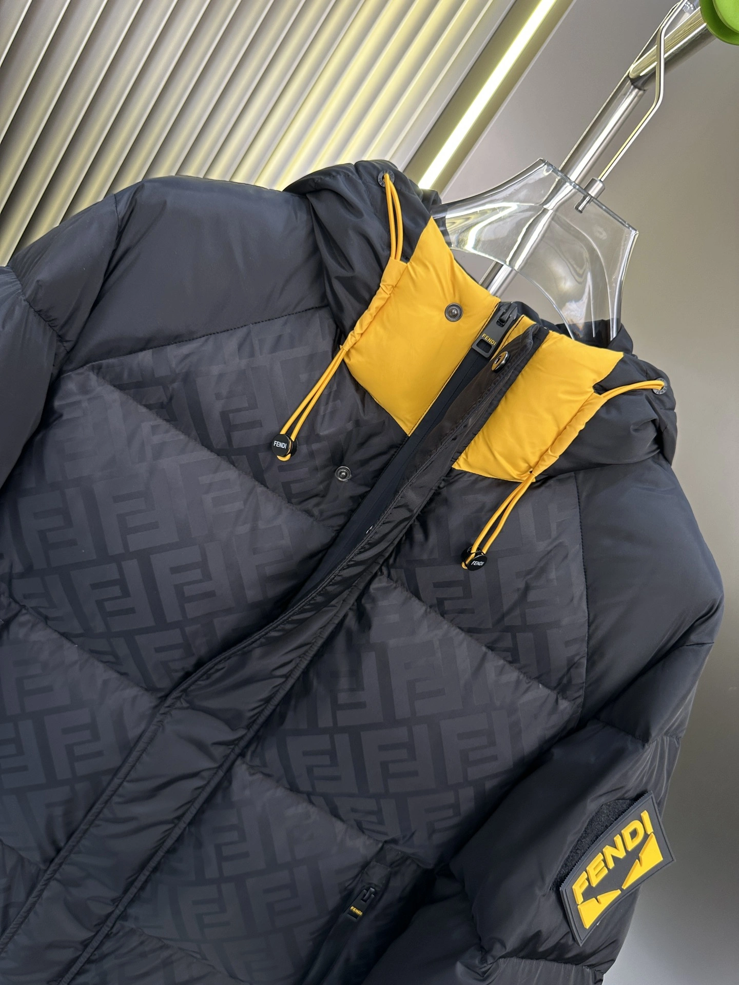 AllSeason Fendi Down Jackets 123490