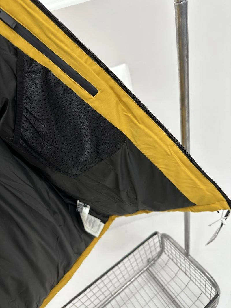 Flexible Fendi Down Jackets 123423