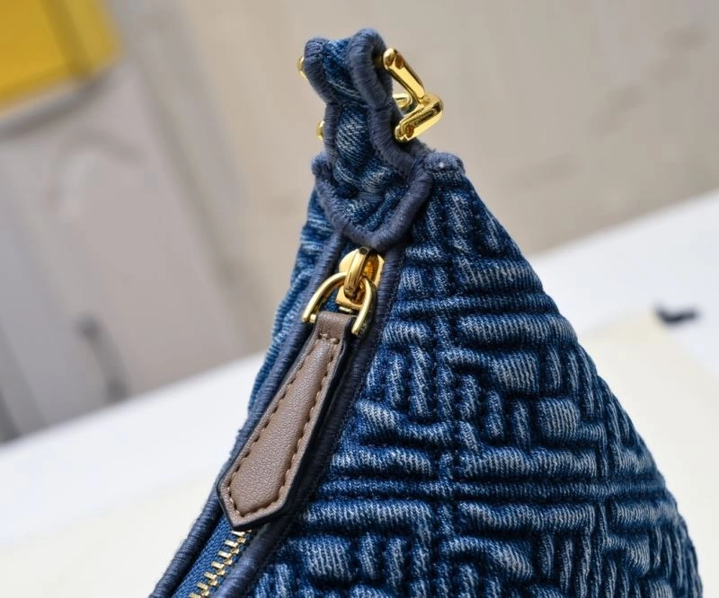 Fendi Hobo Bags EyeCatching 85325