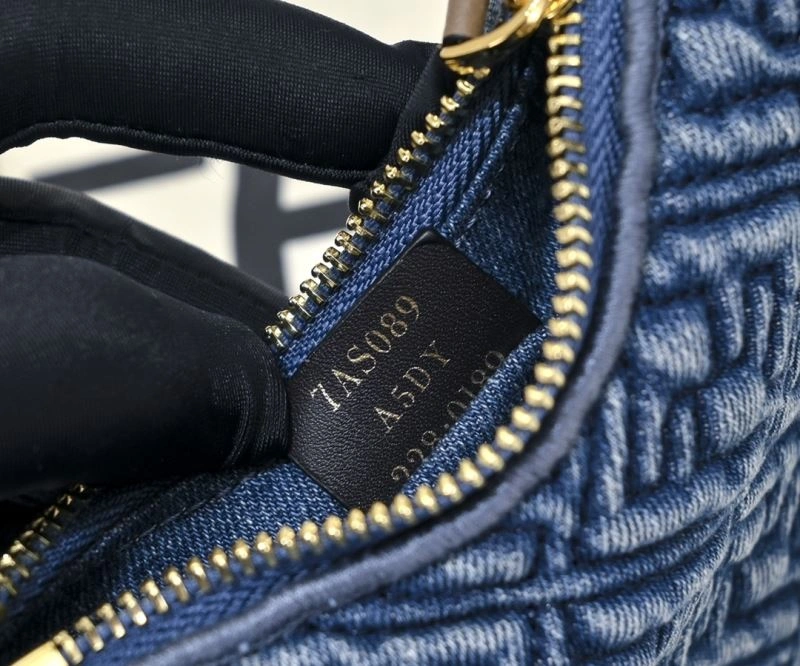 Modern Fendi Hobo Bags 85329
