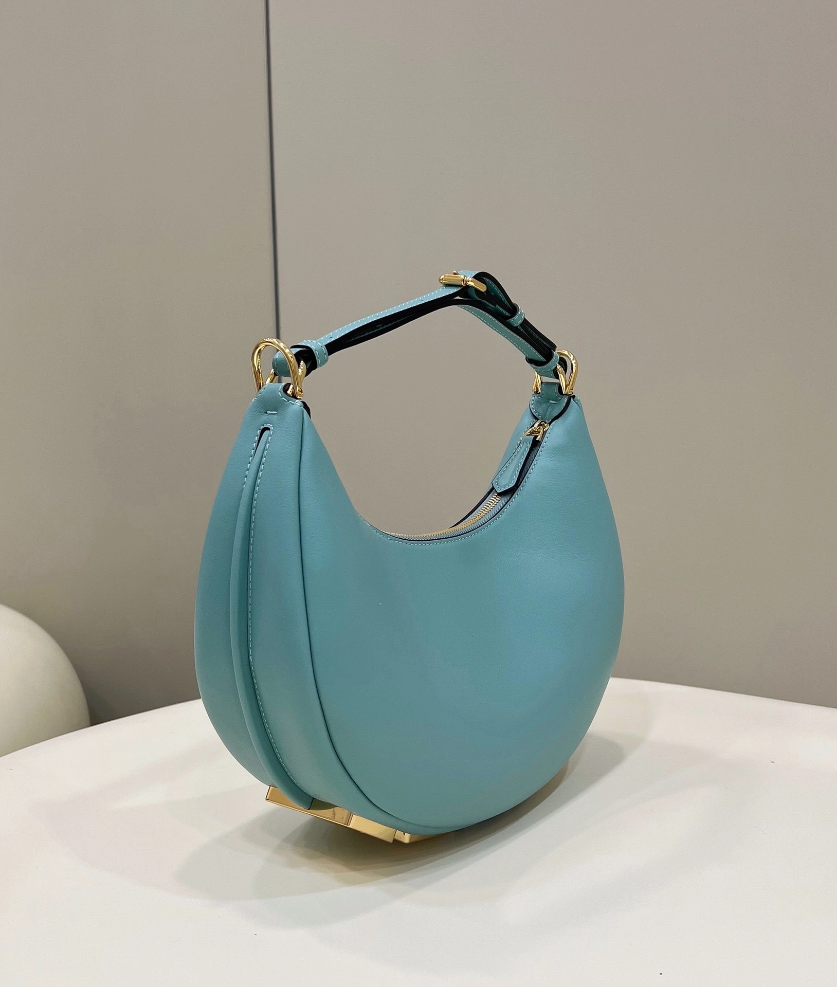 Sustainable Fendi Hobo Bags 76821