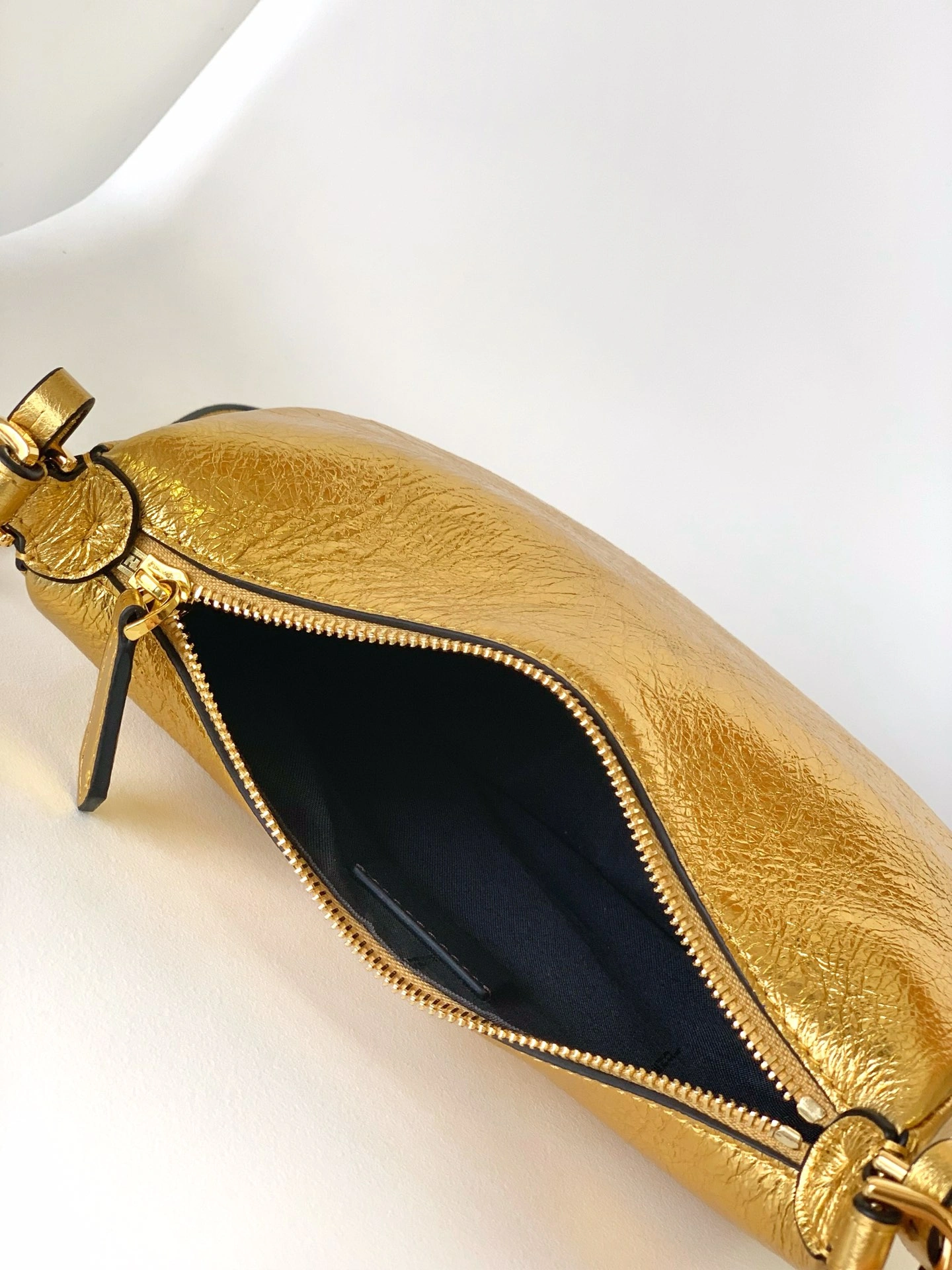 Fendi Hobo Bags EyeCatching 76817