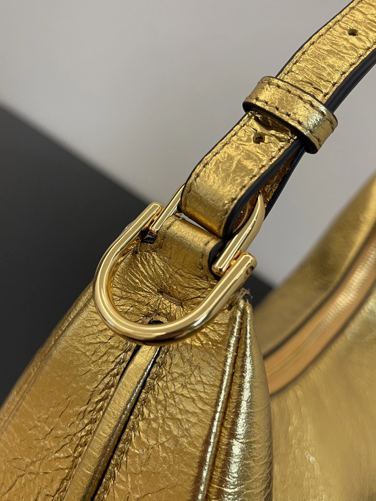 Sustainable Fendi Hobo Bags 76813
