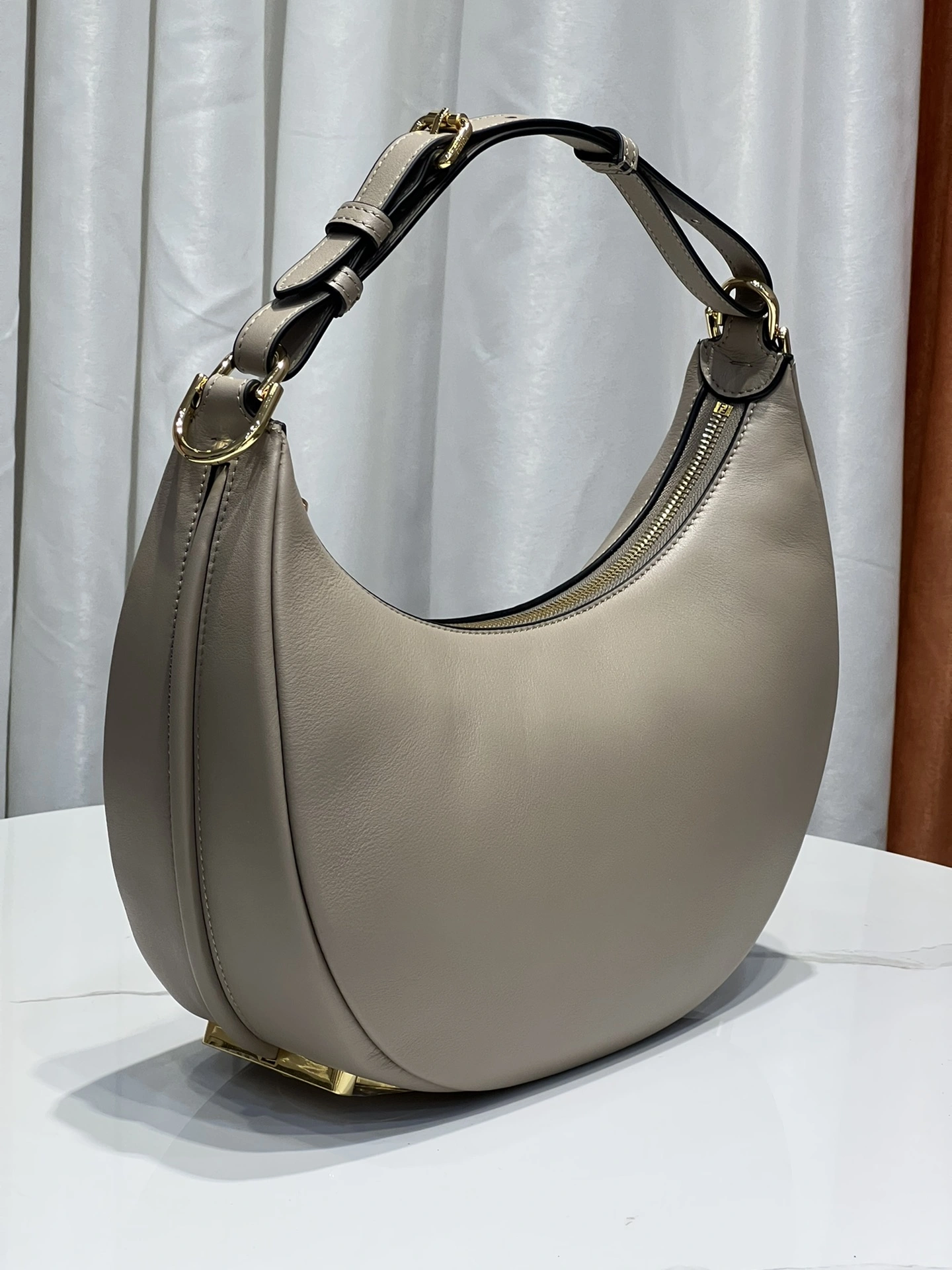 Stretchable Fendi Hobo Bags 76810