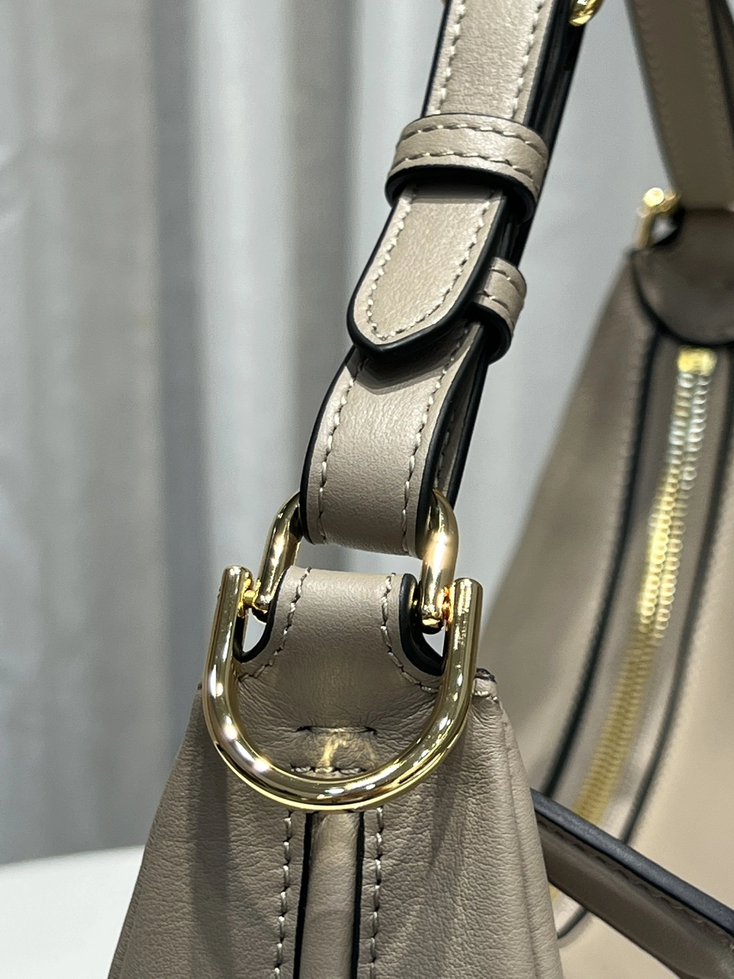 Stretchable Fendi Hobo Bags 76810